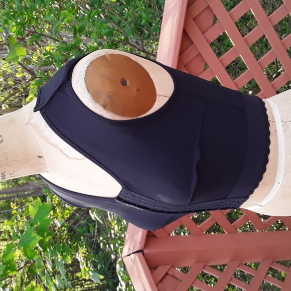 NWOT size M BLACK Marena Recovery Sleeveless Vest - STYLE NO. FVNS - Picture 3 of 13